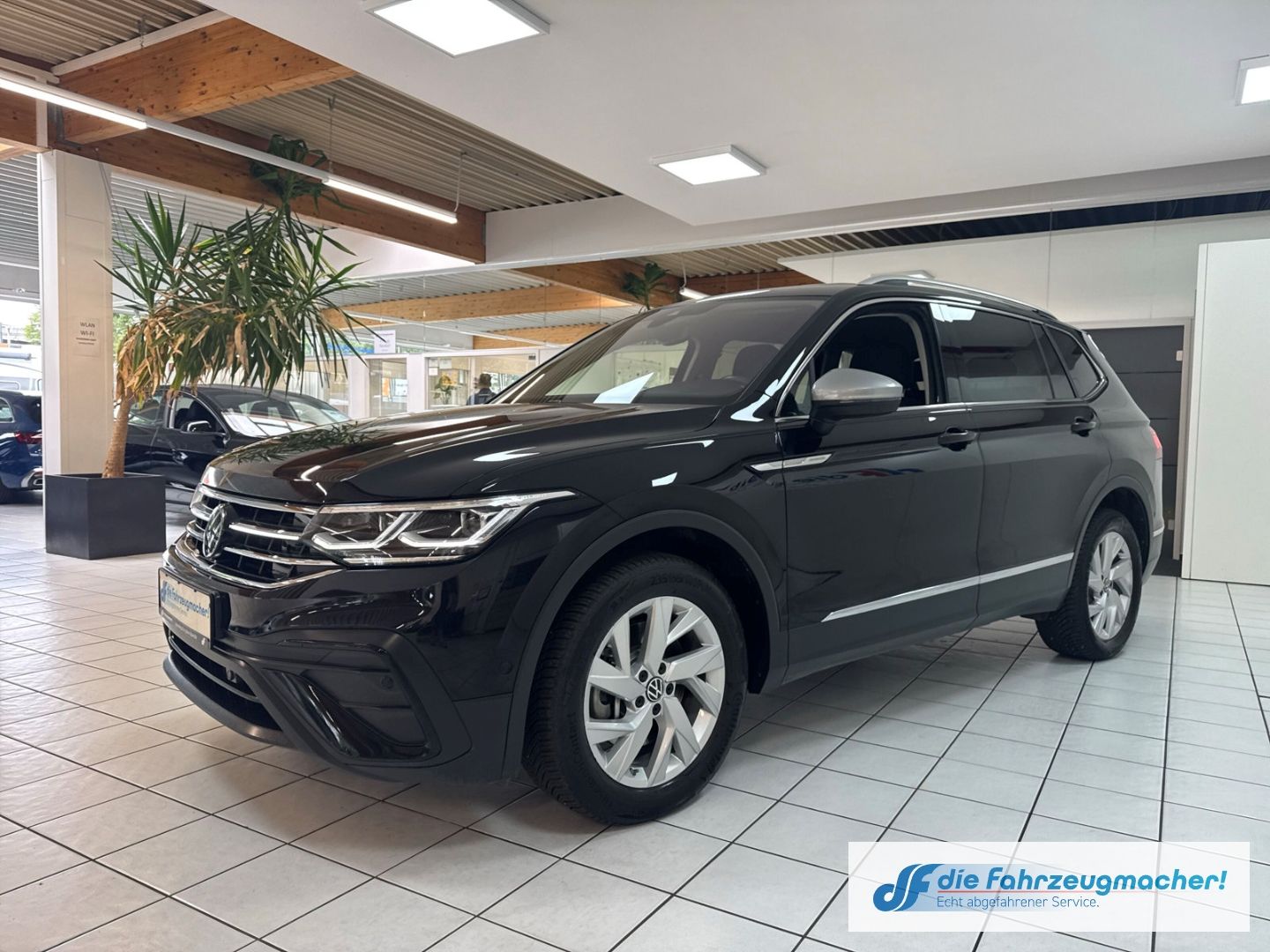 Fahrzeugabbildung Volkswagen Tiguan Life 4Motion 2.0 TDI AHK-klappbar Navi Di
