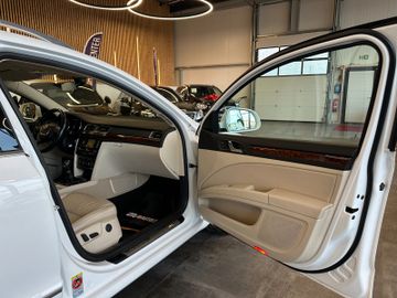 Skoda Superb Combi Elegance *1. Hand*Xenon*Klima*Navi*