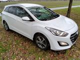 Hyundai i30  1.6 GDI PASSION,WHITE! Top! 4Zylinder! - Hyundai i30 mit Benzin-Antrieb: Kombi, 1.6