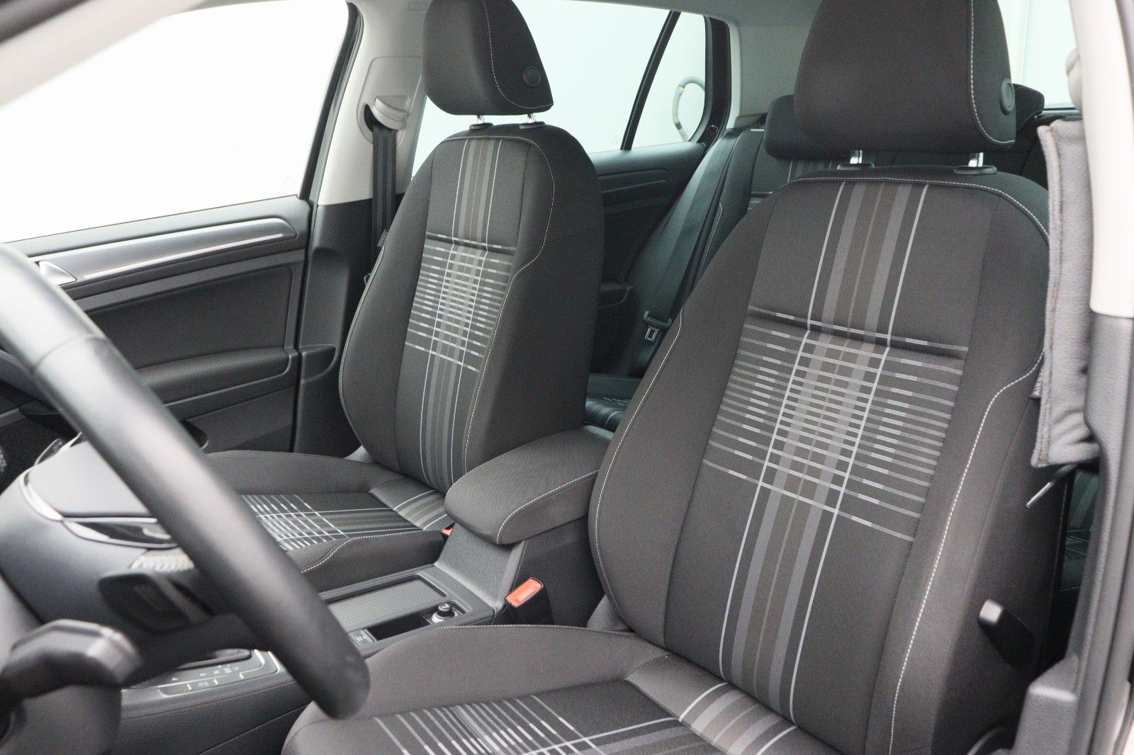 Fahrzeugabbildung Volkswagen Golf VII 1.4 Comfortline BMT DSG PDC NAVI