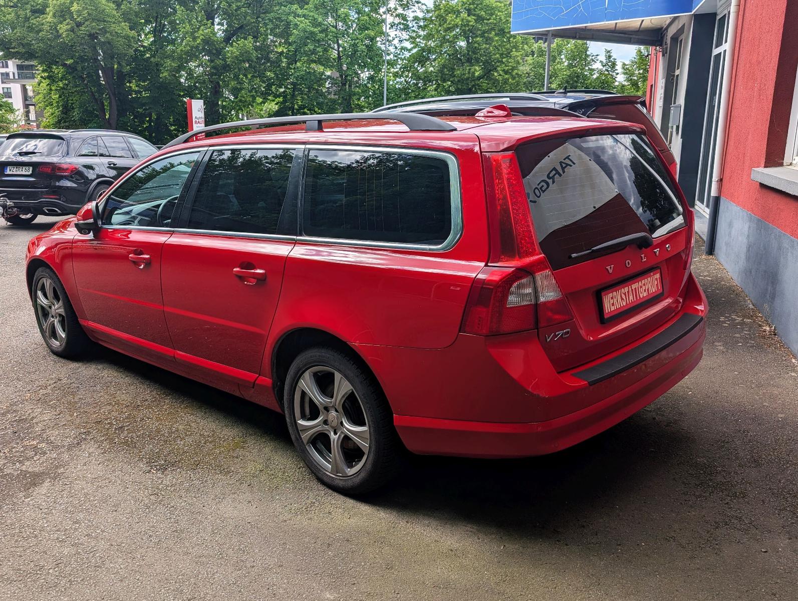 Volvo V70 2012 — rear view
