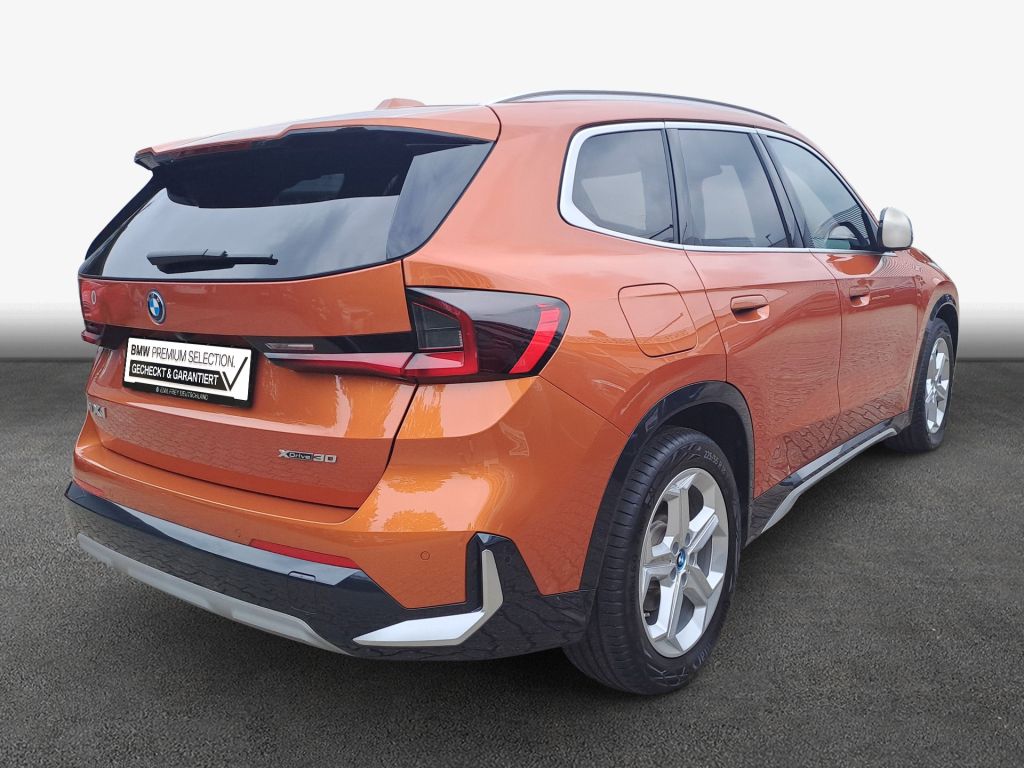 BMW iX1 xDrive30 xLine AHK LED HeadUp Navi foto 2