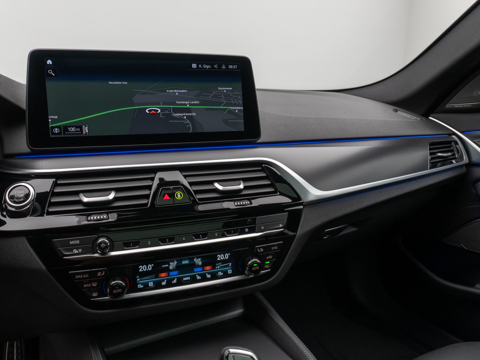 Fahrzeugabbildung BMW 540d xD M Sport Panoram Kamer HUD H/K TV Massage