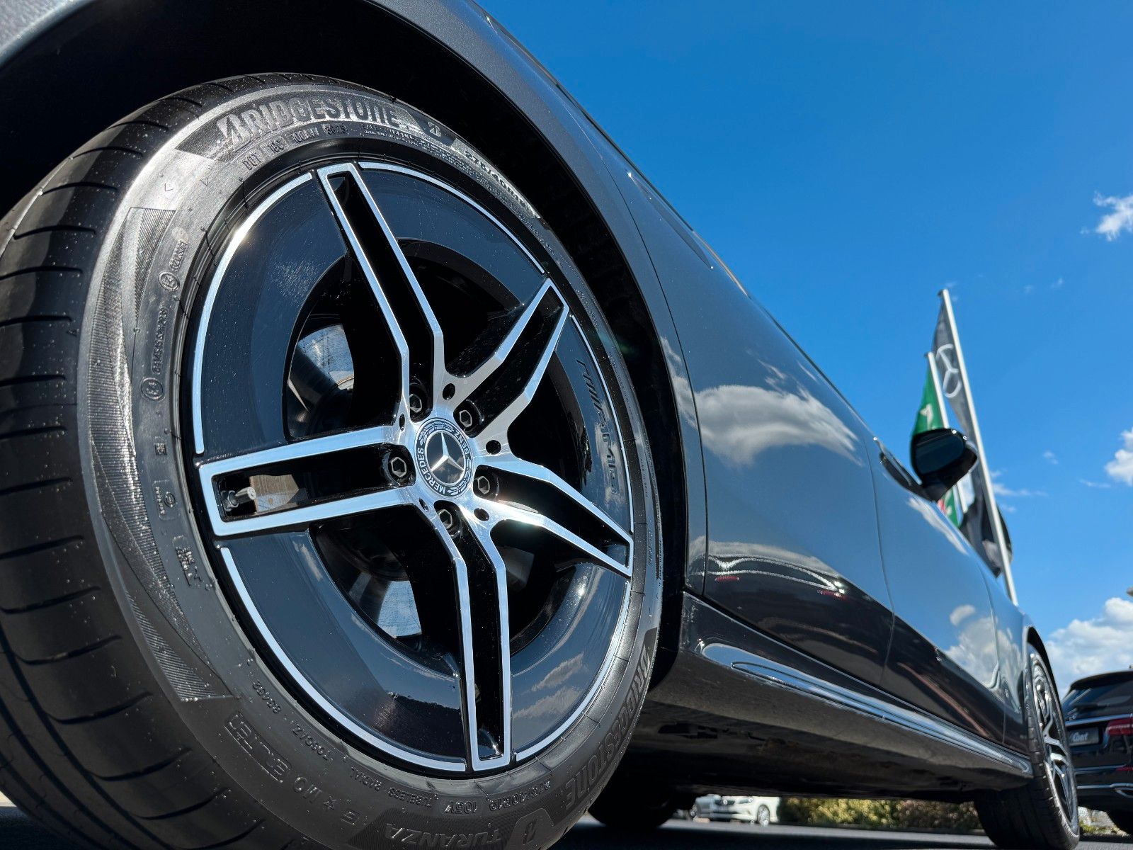Fahrzeugabbildung Mercedes-Benz E 200 9G+AMG+NIGHT+KEYL+LED+DAB+TOTW+SPUR+MBUX+