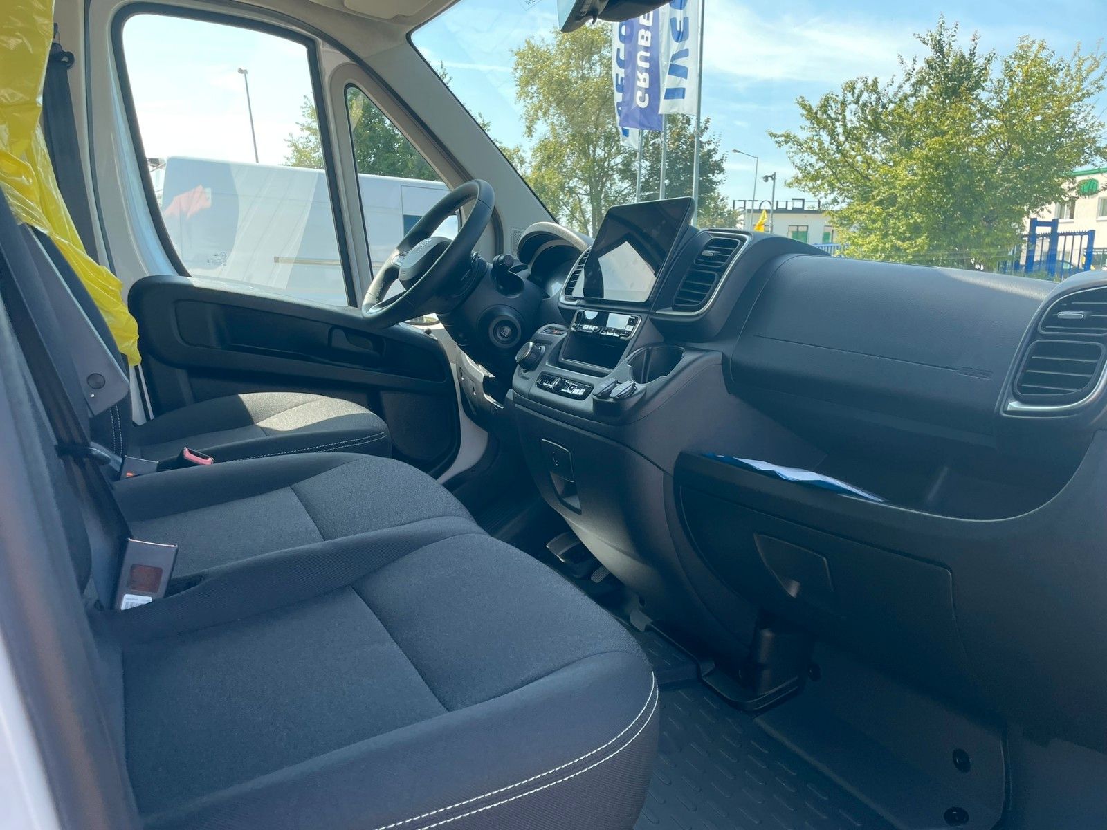 Fahrzeugabbildung Fiat E- Ducato H2 Kastenwagen 42 L3H2 200kW Hochdach