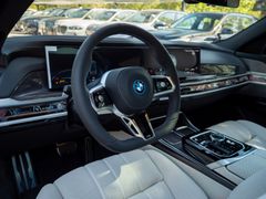 BMW M760 – 12 / 32