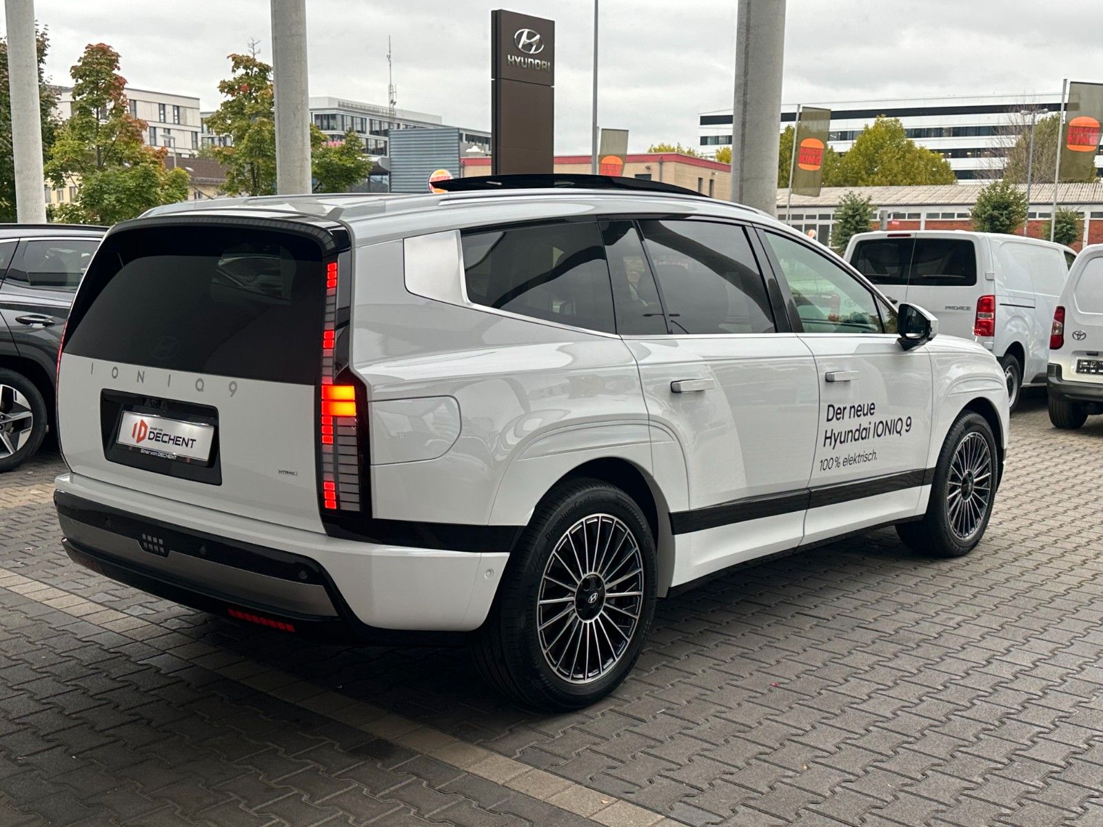 Fahrzeugabbildung Hyundai IONIQ 9 UNIQ 110kWh 360°/Bose/Leder!