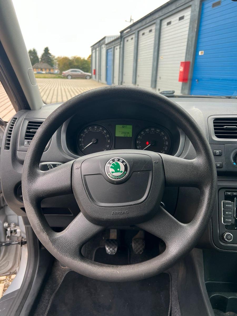 Skoda Fabia 2011 — photo 12
