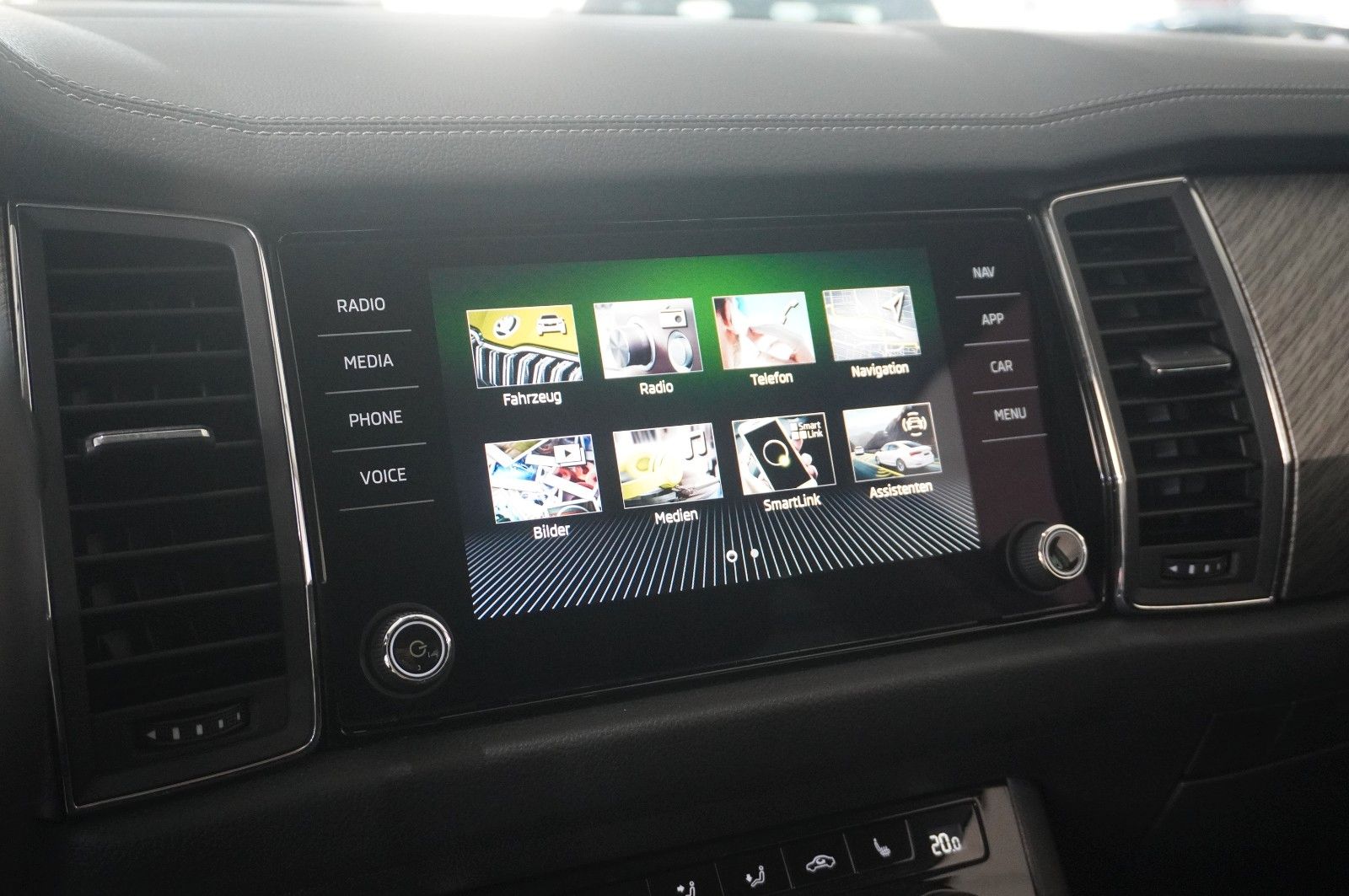 Fahrzeugabbildung SKODA Kodiaq 2.0 TSI STYLE 4X4 7-SITZ NAVI/KAMERA/AHK