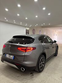Alfa-Romeo Stelvio - 6