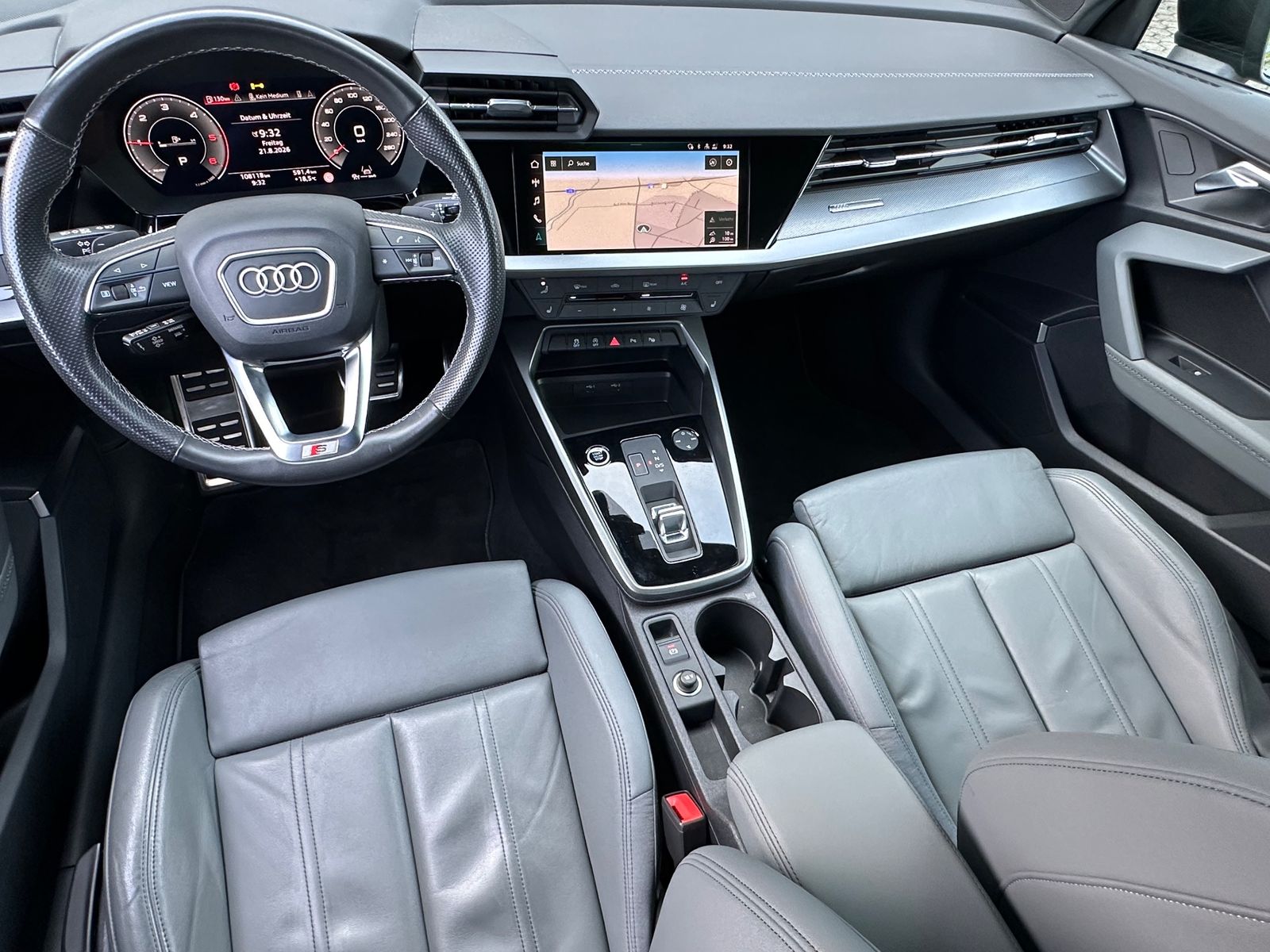 Fahrzeugabbildung Audi A3 SpB 35 TDI S-Line Black NAV+LED+HUD+KAM+B&O