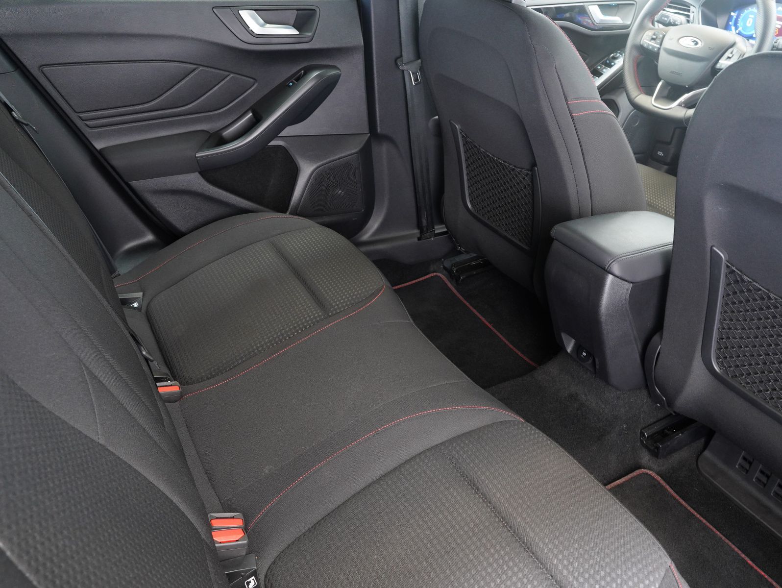 Fahrzeugabbildung Ford Focus Turnier ST-Line X 1.0 EcoBoost Mild-Hybrid
