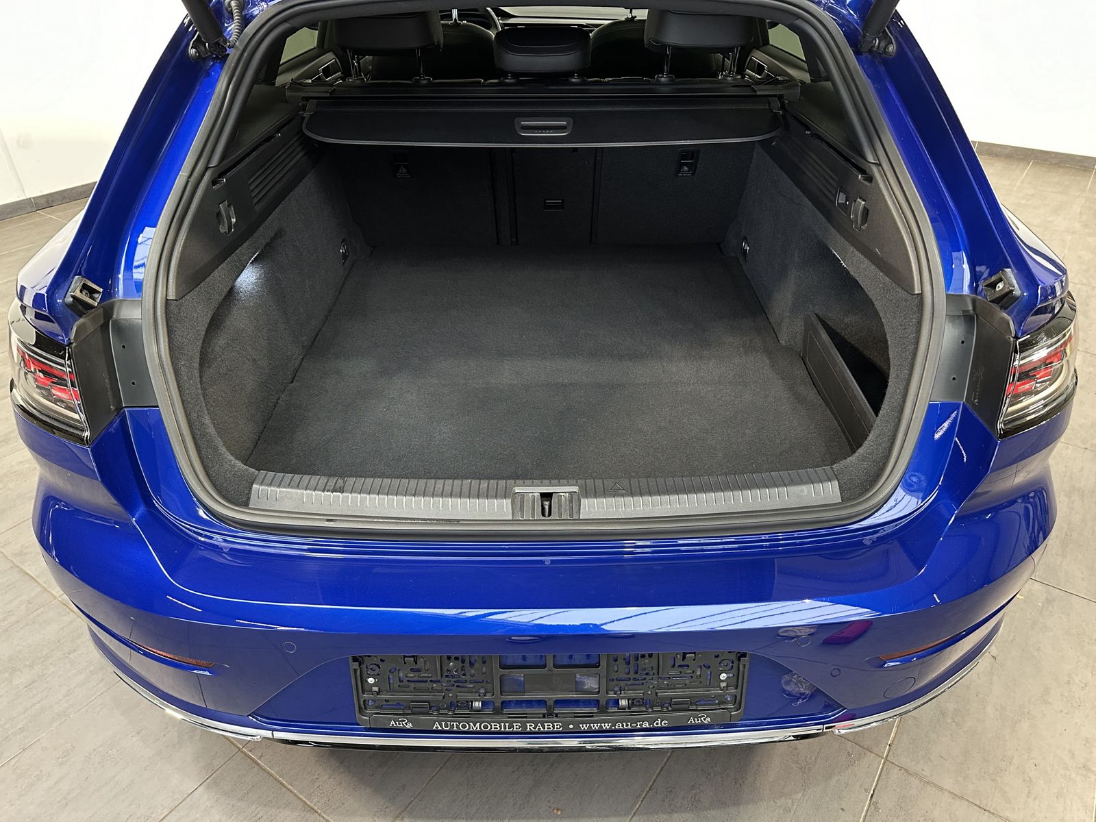 Fahrzeugabbildung Volkswagen Arteon 1.4 TSI eHybrid R-Line NAV+LED+AHK+PANO