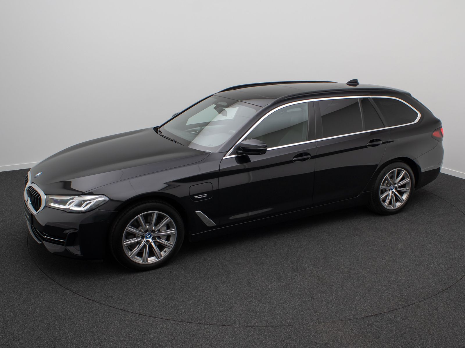 Fahrzeugabbildung BMW 530e xD Panorama 360&deg;DAB HiFi 4xKlima AHK Alarm