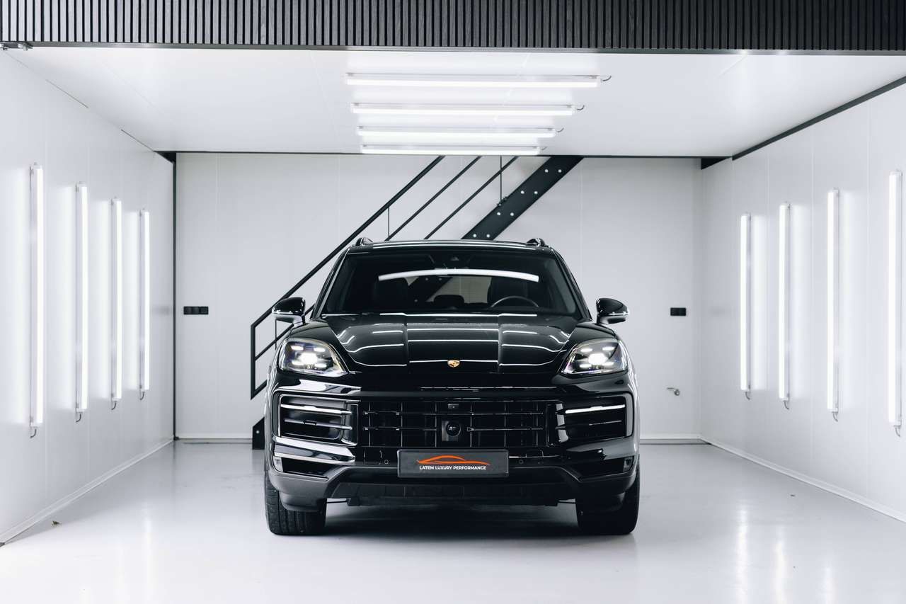 Porsche Cayenne E-Hybrid Full Black Pano BOSE Luchtverin imagem 2