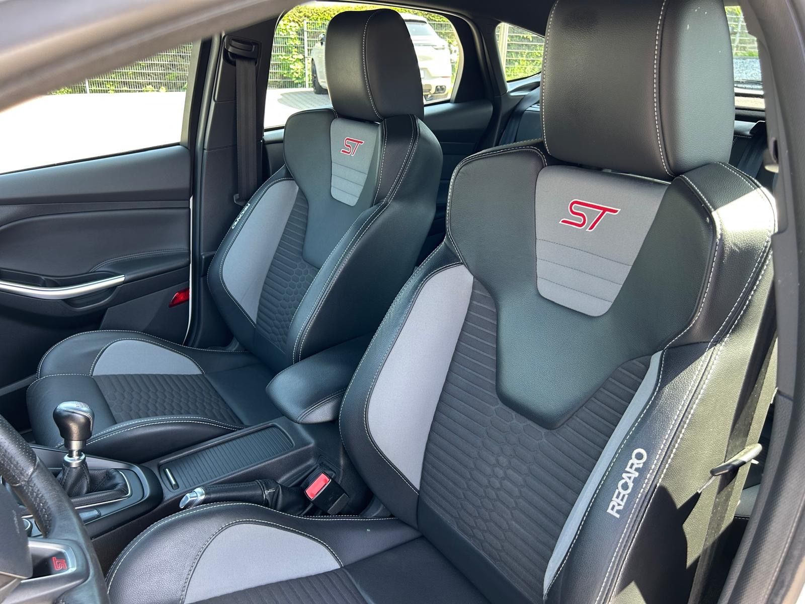 Fahrzeugabbildung Ford Focus Lim. ST°250 PS°Leder Sport Paket°Tüv NEU°
