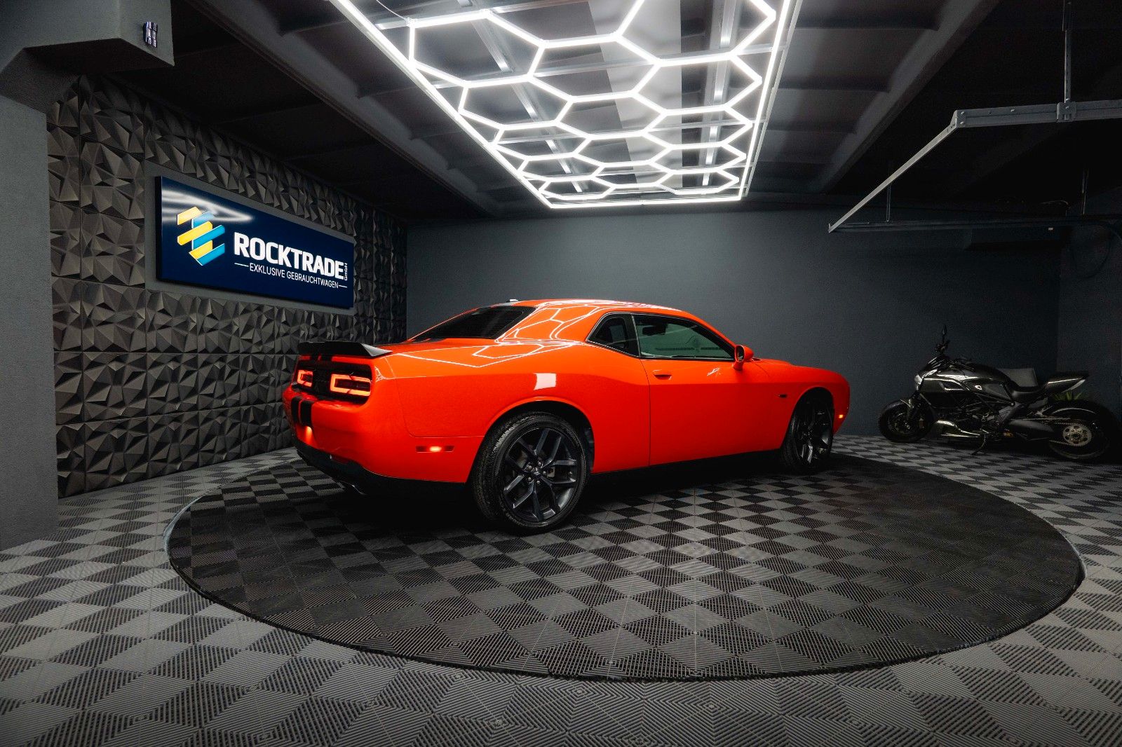 Fahrzeugabbildung Dodge Challenger 3.6 V6 GT SRT Styling *LED*1.Hand*19%
