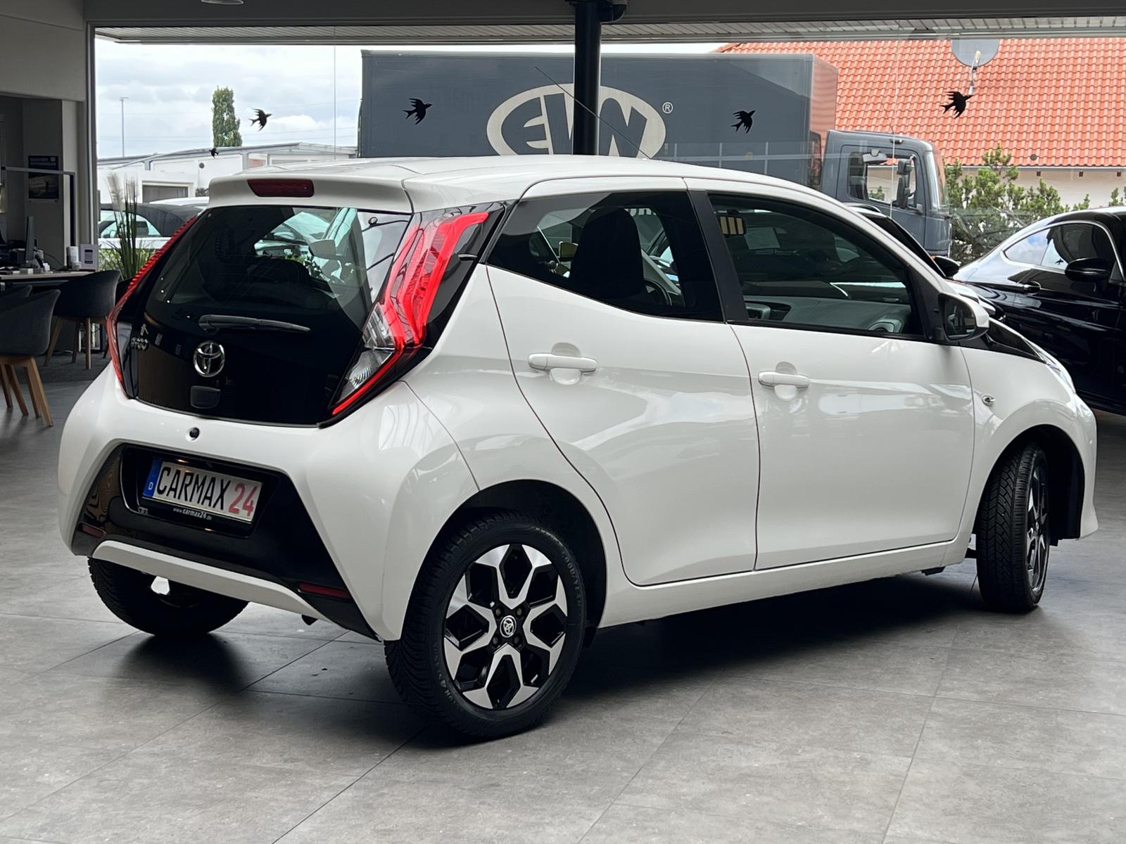 Toyota Aygo x-play connect CarPlay Klima Tempomat Touch