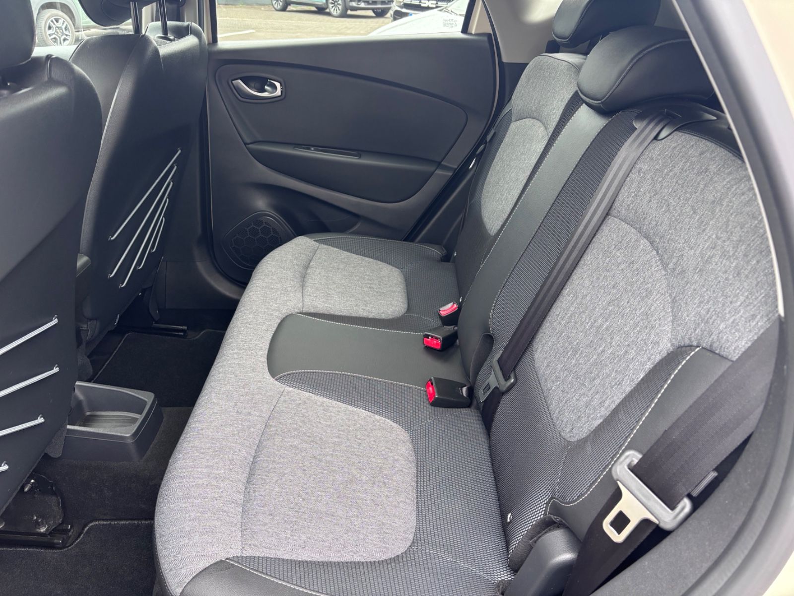 Fahrzeugabbildung Renault Captur Crossborder