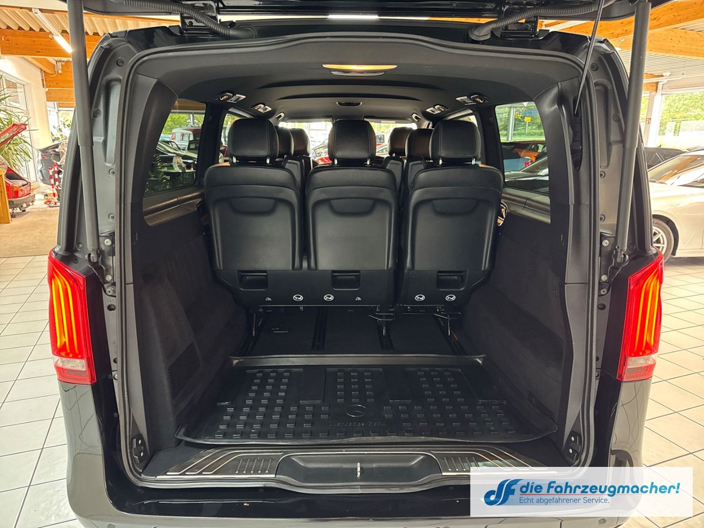 Fahrzeugabbildung Mercedes-Benz V 250 d AVANTGARDE extralang XXL Leder LED Blend