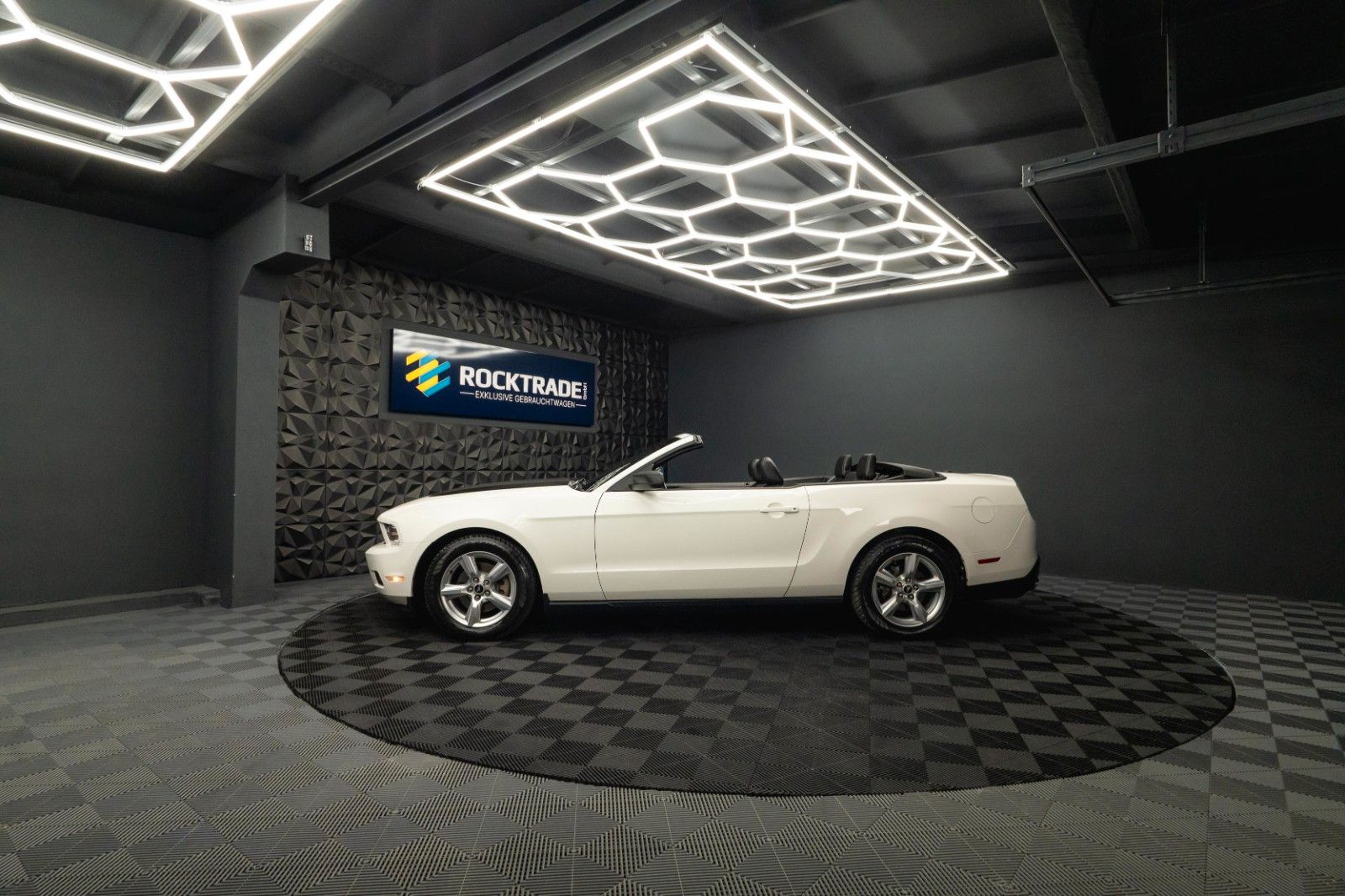 Fahrzeugabbildung Ford Mustang 3.7 V6 GT Cabrio | TÜV 2028 | 4Season