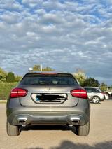 Mercedes-Benz 200 GLA 200 d 4MATIC Autom. - - Mercedes-Benz 200: D200