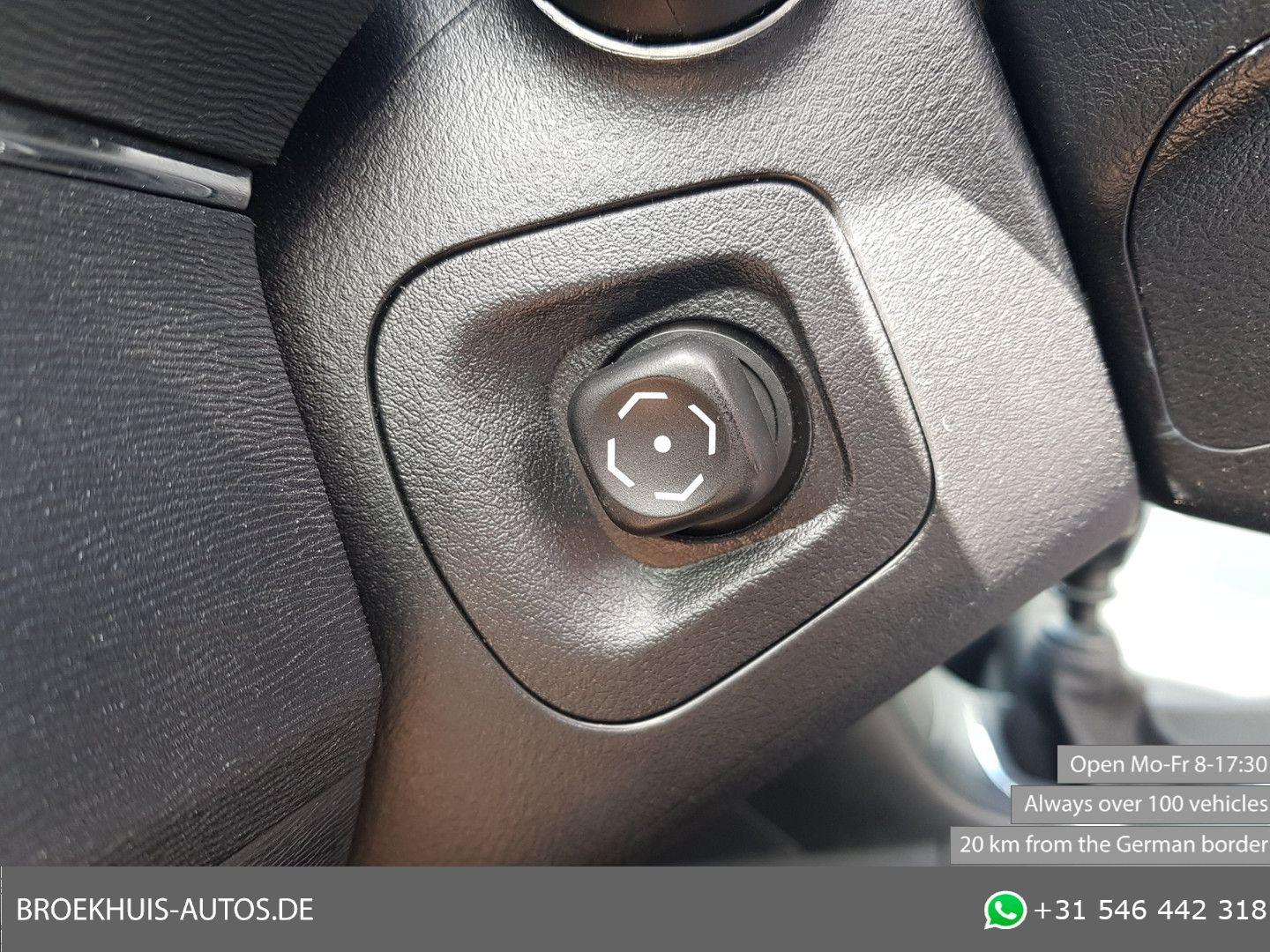 Toyota Avensis 2011 — photo 25