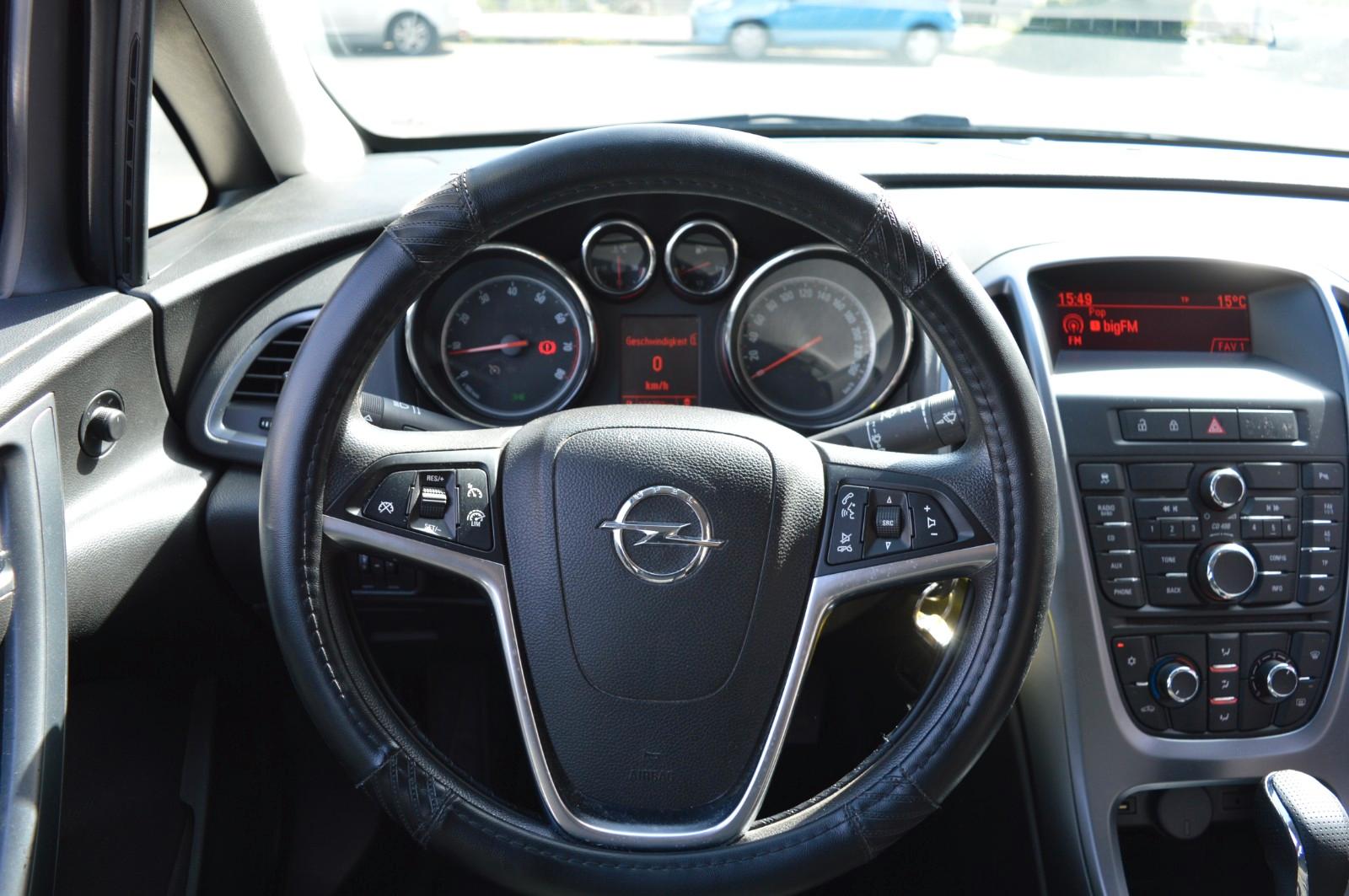 Opel Astra 2013 — photo 14