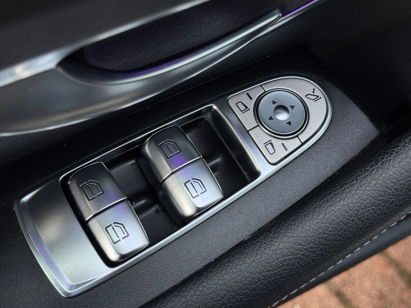 Fahrzeugabbildung Mercedes-Benz E 300 Coupe 9G 2X AMG LINE PANORAMA MBUX 20 ZOLL
