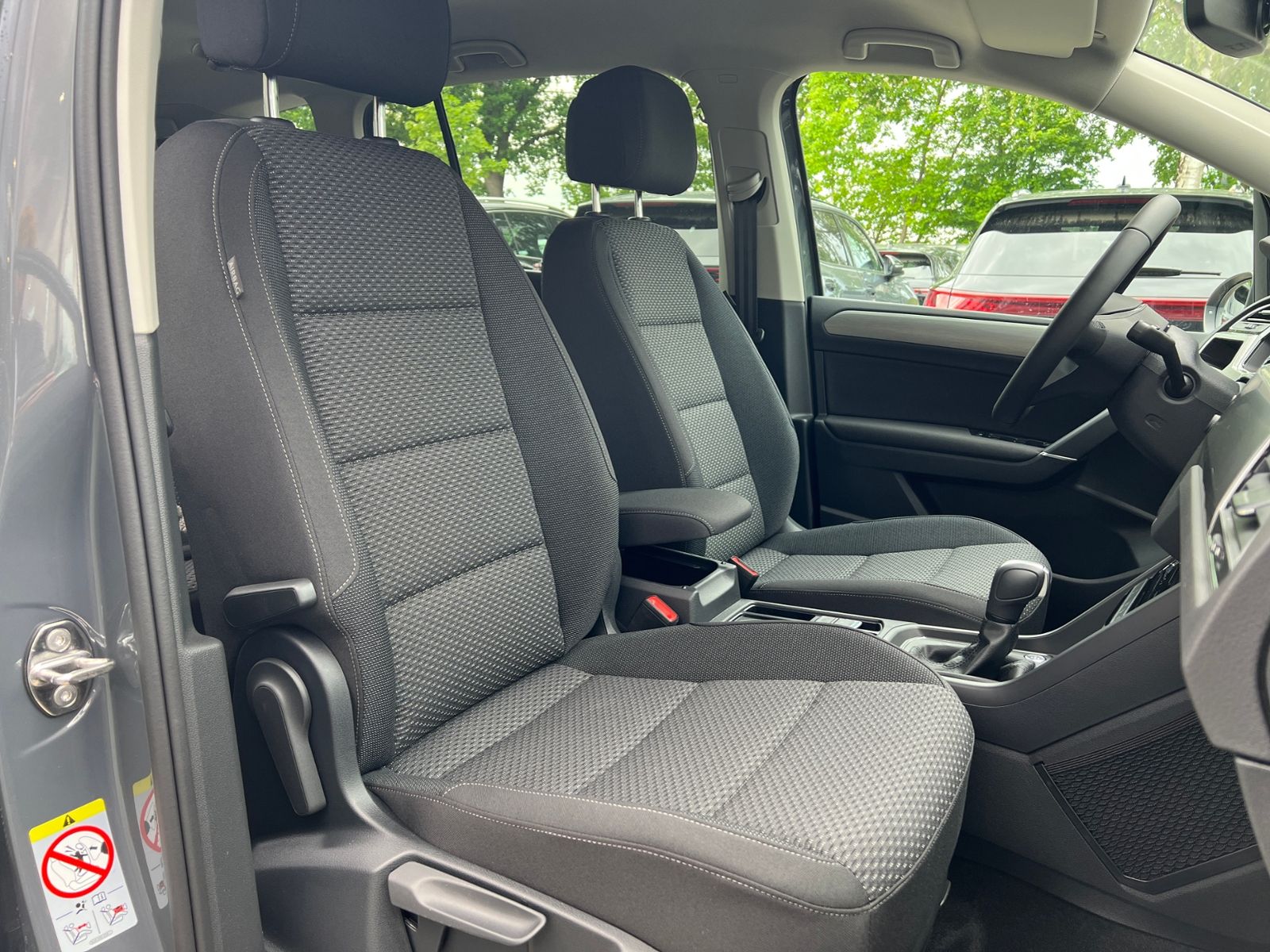 Fahrzeugabbildung Volkswagen Touran Comfortline 1.5 TSI DSG *LED, AHK, 7-Sitz