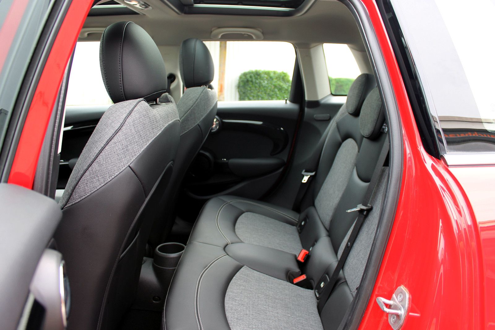 Fahrzeugabbildung MINI Cooper Classic-Trim 5-trg. LED PANO HUD CarPlay