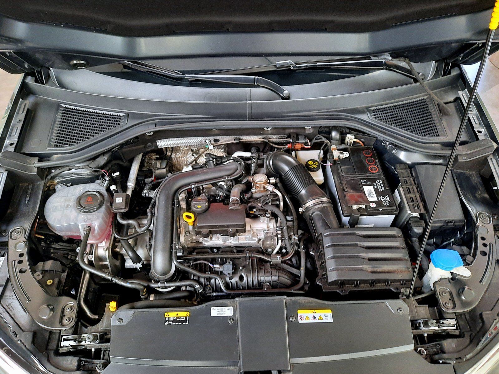 Fahrzeugabbildung Volkswagen T-Roc Move TSI *AHK*Cam*Navi*LED*PDC*Sitzhzg*ACC