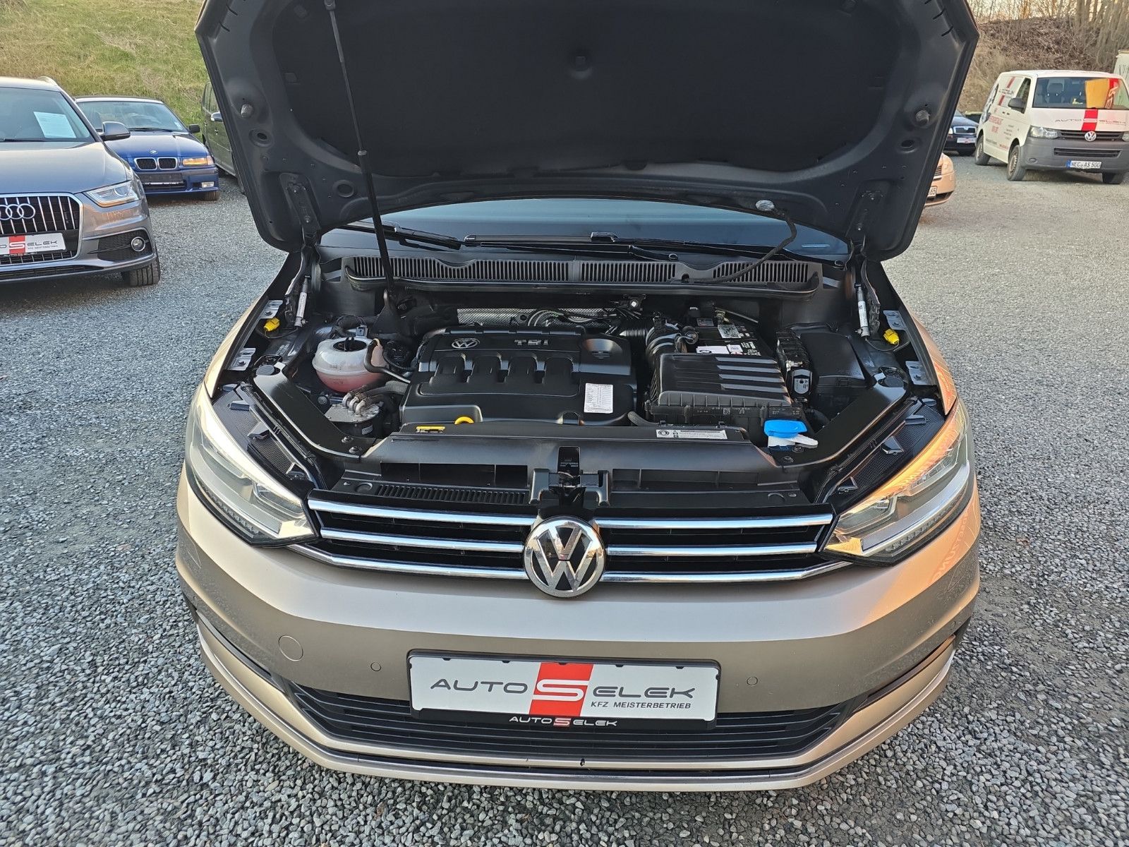 Fahrzeugabbildung Volkswagen Touran Highline+NAVI+LEDER+LED+AHK+TEMPOMAT+DSG