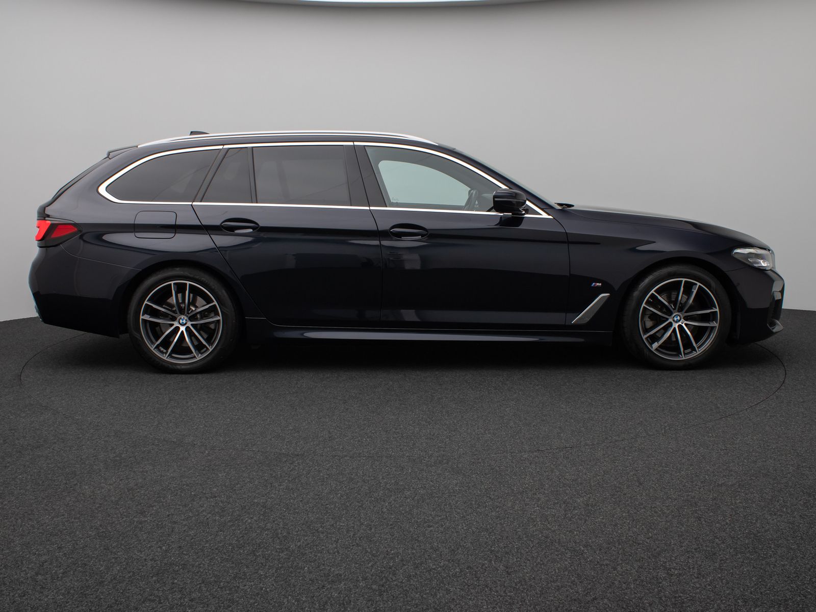 Fahrzeugabbildung BMW 520d xD M Sport Kamera HUD DAB 4xKlima Alarm AHK