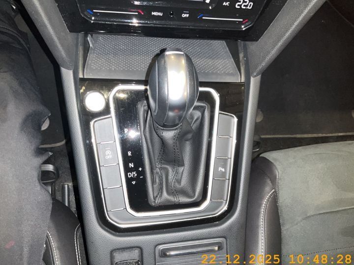 Fahrzeugabbildung Volkswagen Passat Variant Elegance TSI DSG *AHK*Navi*Cam*