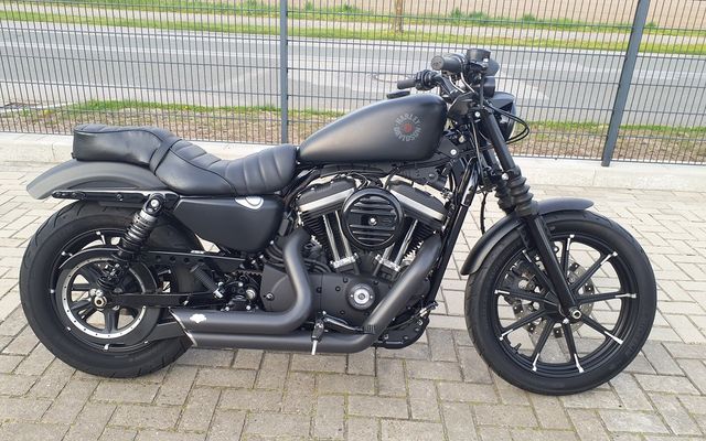 Harley-Davidson XL 883 N SPORTSTER IRON EXTRAS + HELM