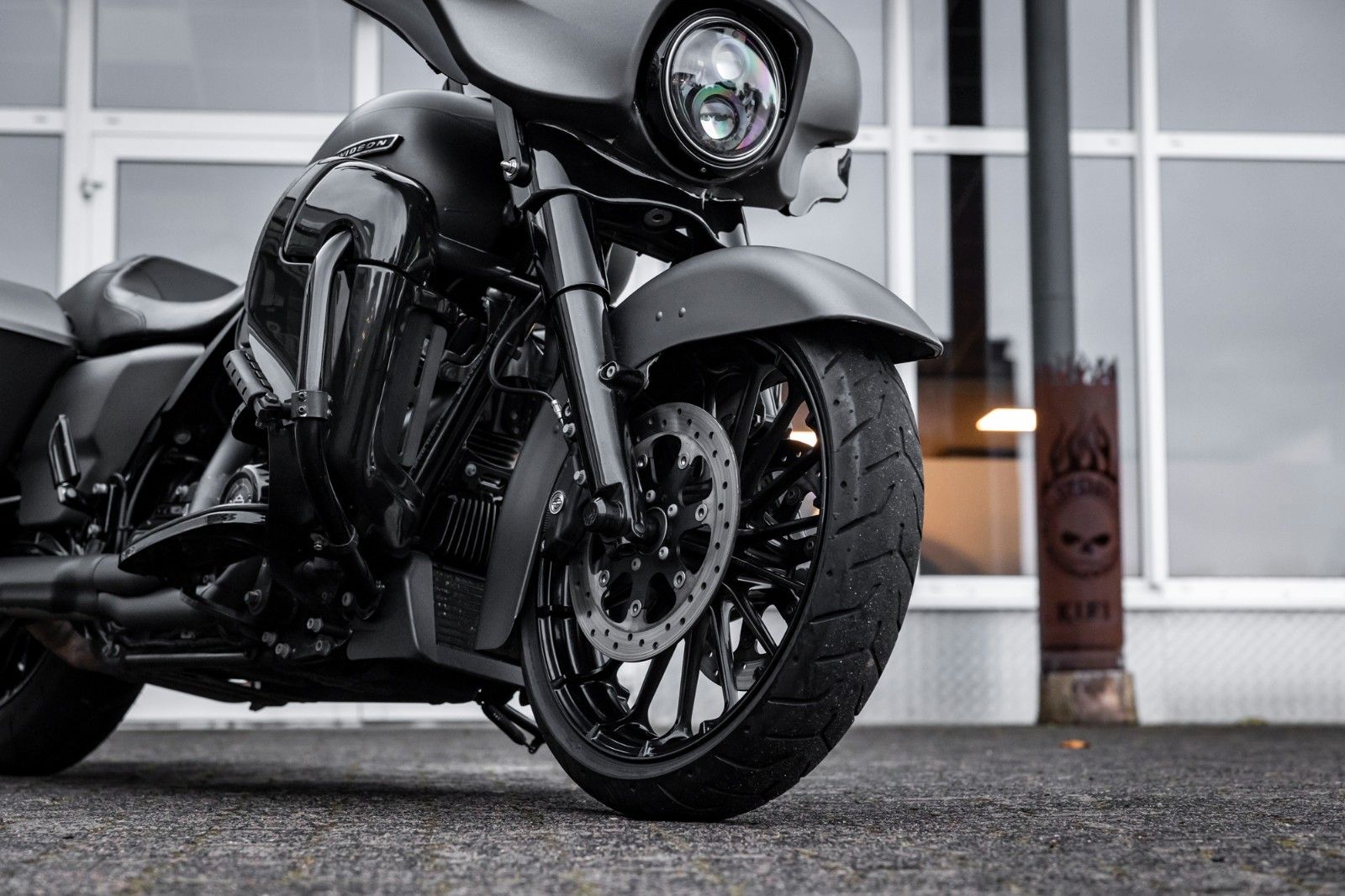 Fahrzeugabbildung Harley-Davidson FLHXS Street Glide 107 Cui - Screaming Eagle APE