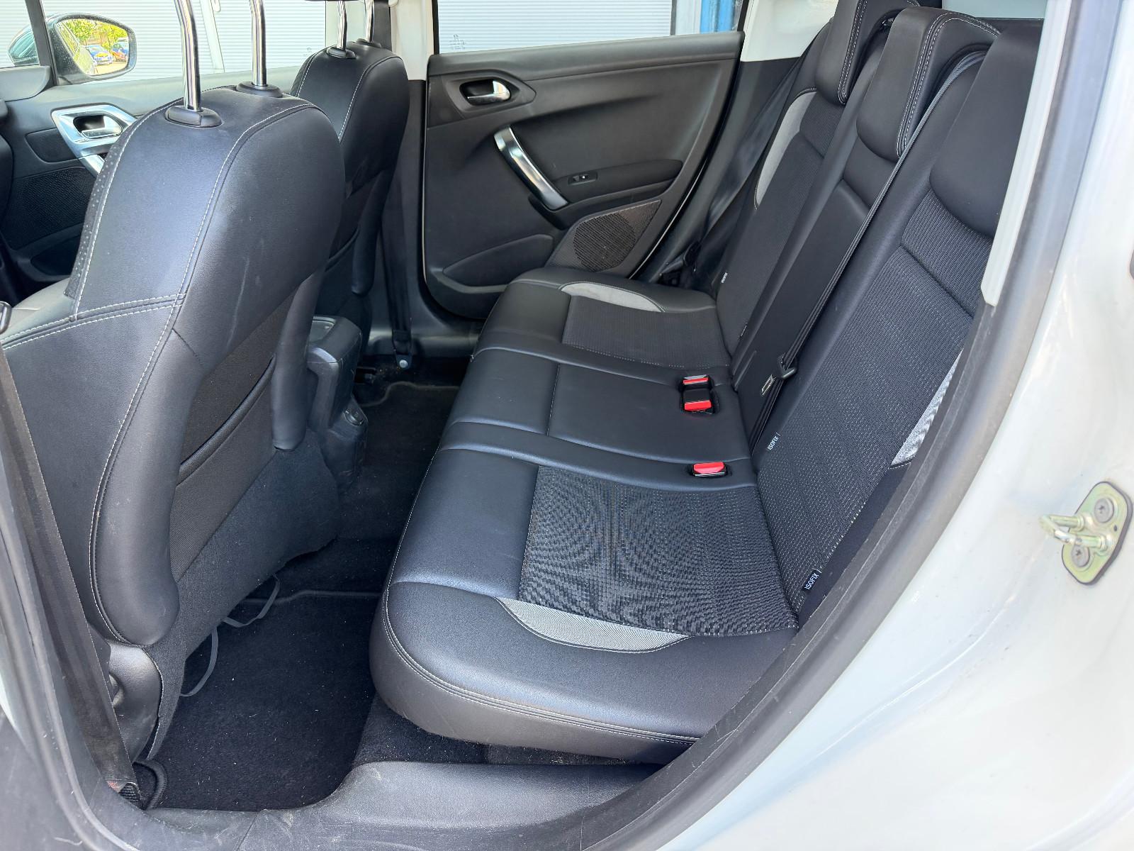 Peugeot 2008 Allure,Shz,PDC,Klimaautomatik