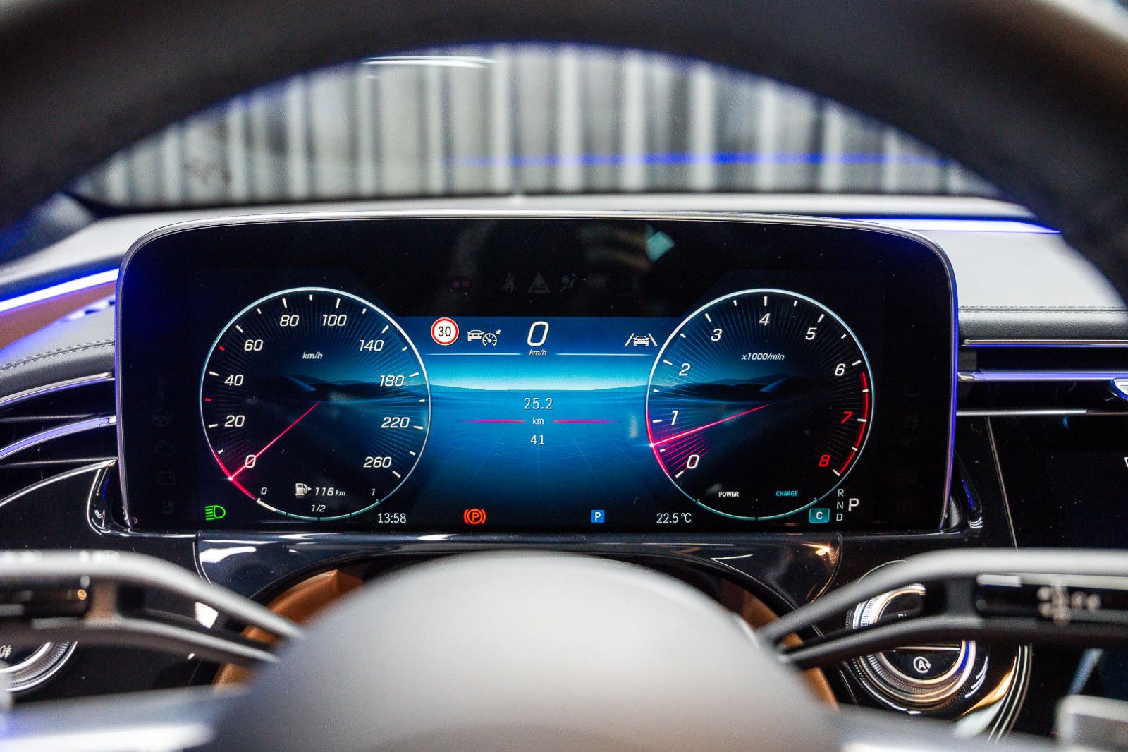 Fahrzeugabbildung Mercedes-Benz E 200 AMG MY25*Premium Plus*Superscreen*Keyless*