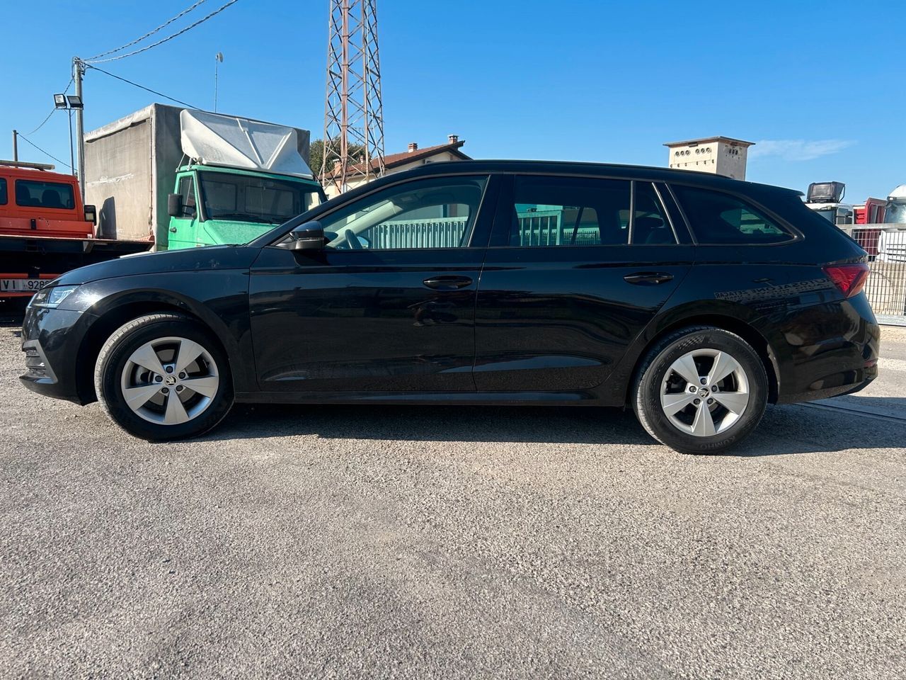 Skoda Octavia 2.0 TDI EVO SCR DSG Wagon Executiv imagem 3