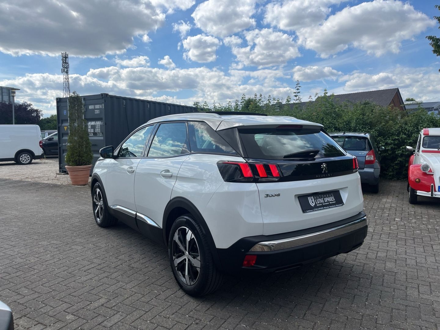Fahrzeugabbildung Peugeot 3008 Allure BlueHDi 130 EAT8 AHK El. Pano Navi