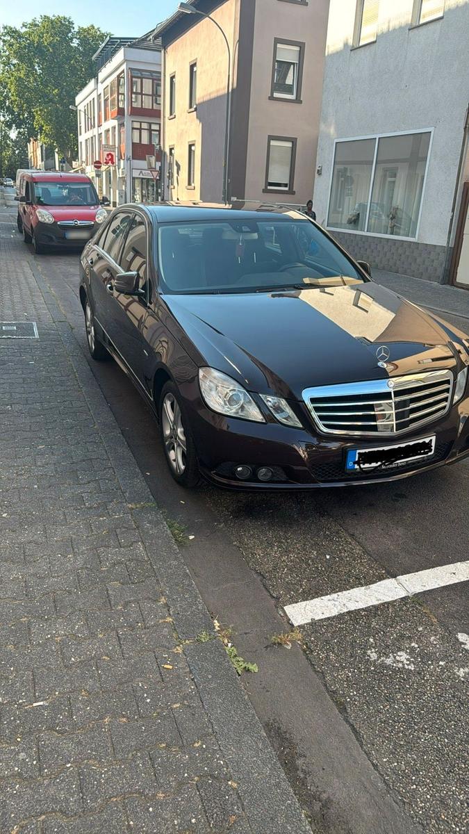 Mercedes-Benz E 220