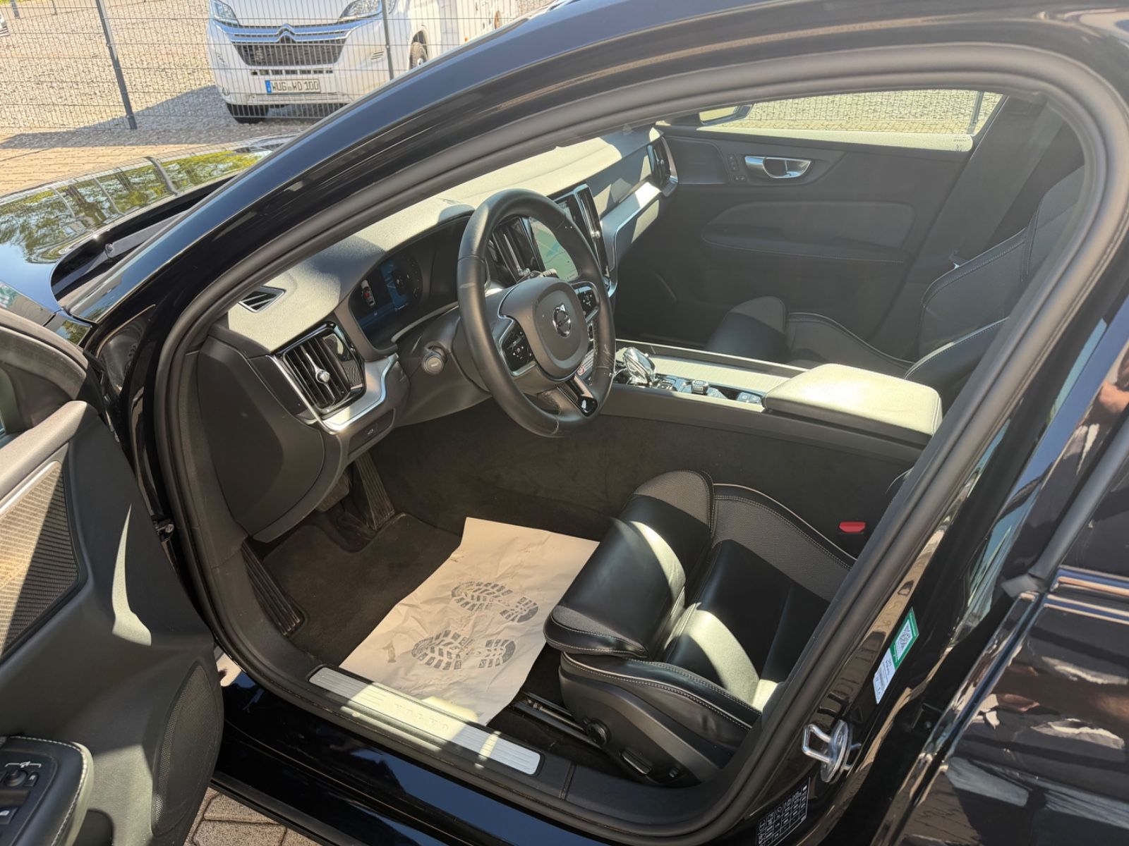 Fahrzeugabbildung Volvo V60 Kombi Plus Dark