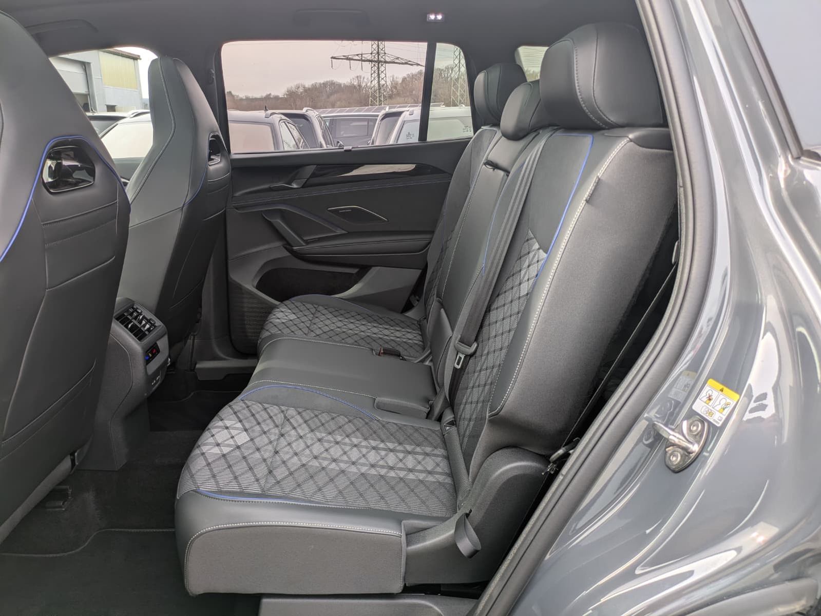 Изображение автомобиля Volkswagen Tayron 2.0 TDI 4M R-Line BLACK*7Si*MATRIX*PANO