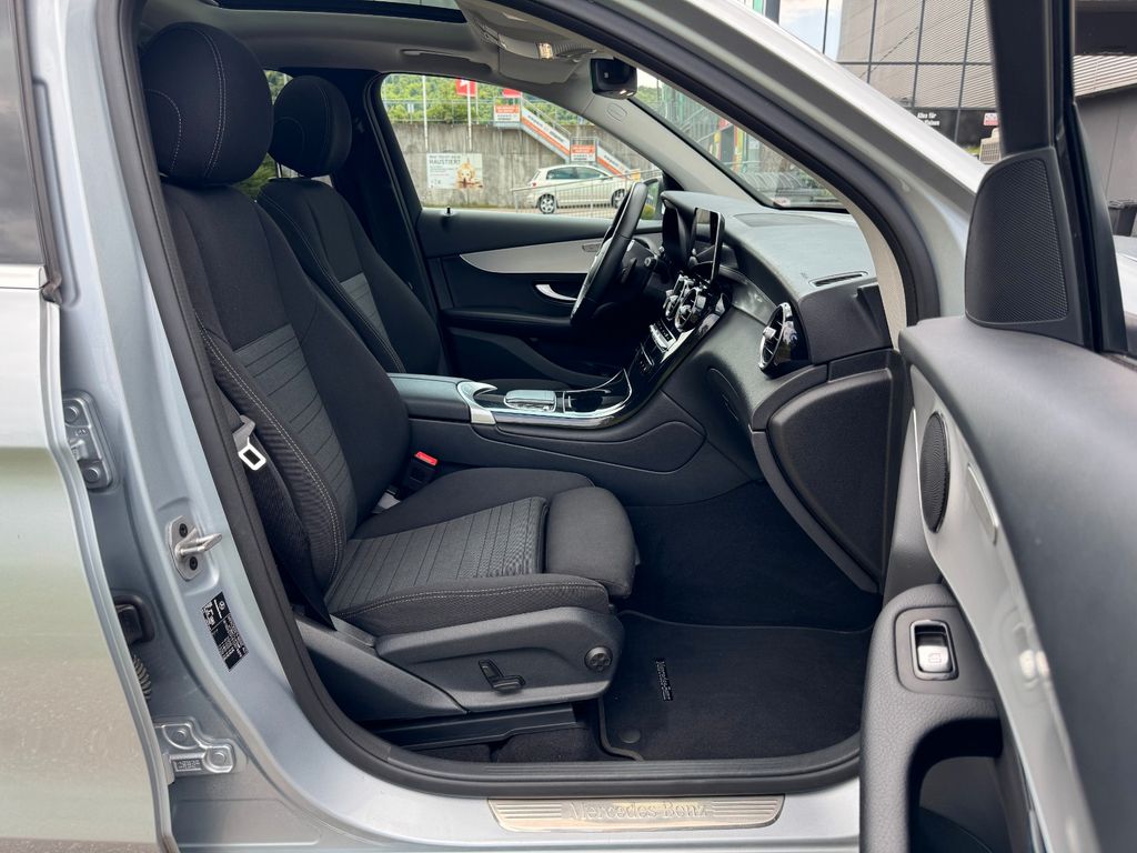 Mercedes-Benz GLC 220 d 4Matic,LED, AHK,R.Kam,Panorama,Mbux