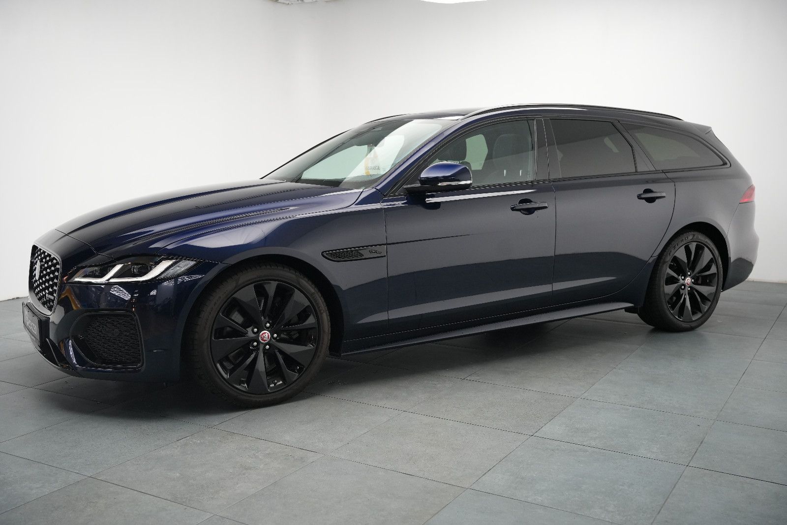 Fahrzeugabbildung Jaguar XF Sportbrake R-Dynamic SE AWD/PANO/KAM/MERIDIAN