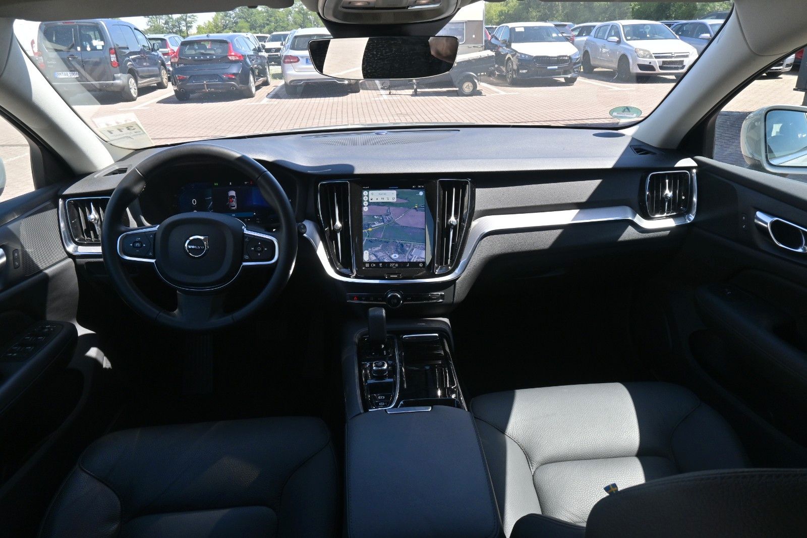 Fahrzeugabbildung Volvo V60 T6 AWD PHEV Essential*Leder*AHK*PDC*