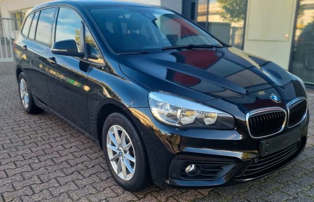 BMW 218 GRAN TOURER 1. HAND | SCHECKHEFTGEPFLEGT