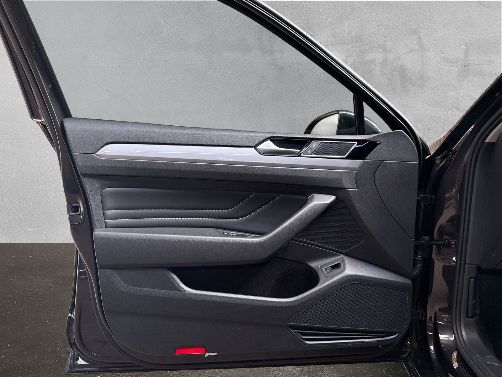 Fahrzeugabbildung Volkswagen Passat Variant 2.0 TDI Business AHK Kamera AppCo