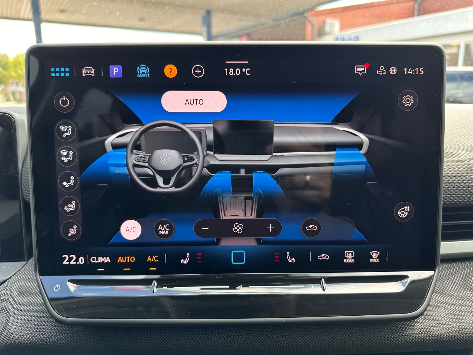 Fahrzeugabbildung Volkswagen T-Roc 1.5 eTSI DSG Life APP/ACC/LED/SHZG/PDC